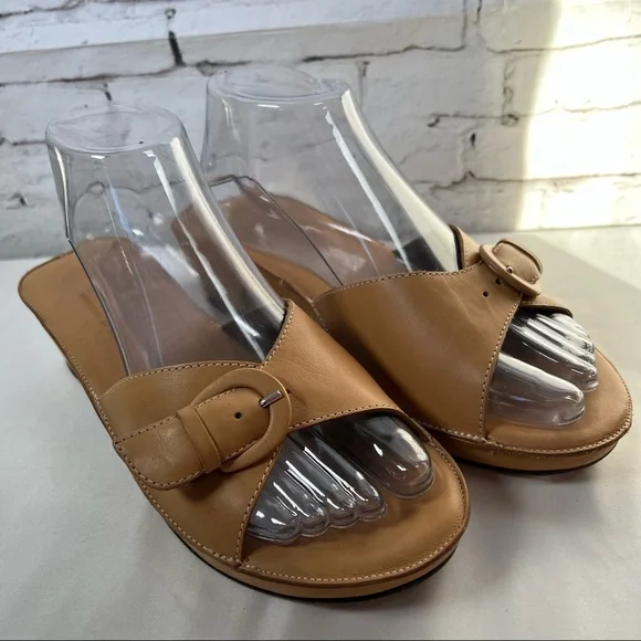 Donald J. Pliner Tan Leather Wedge Slides Sandals Buckle Size 7.5 Narrow - Picture 2 of 14